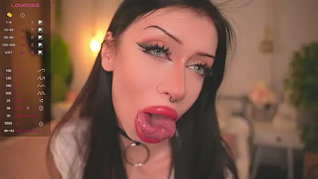 Snapshot of Devilsss_toy chatting on 10.12.25 Devilsss toy online show from 10.12.25