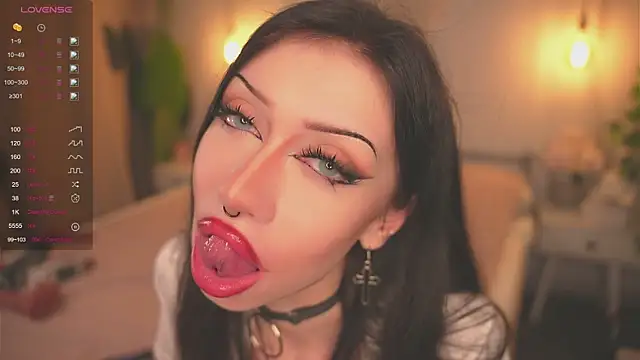 Snapshot of Devilsss_toy chatting on 10.20.25 Devilsss toy online show from 10.20.25