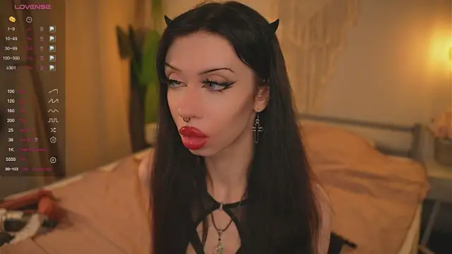 Snapshot of Devilsss_toy chatting on 10.21.25 Devilsss toy online show from 10.21.25