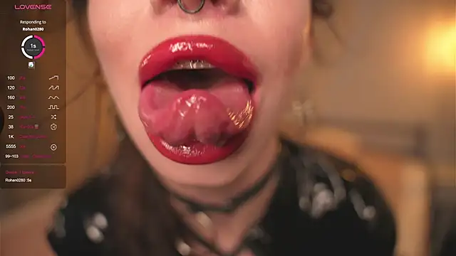 Snapshot of Devilsss_toy chatting on 10.25.25 Devilsss toy online show from 10.25.25