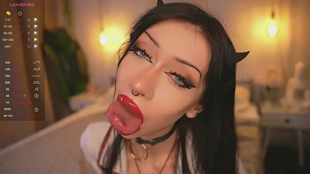 Snapshot of Devilsss_toy chatting on 11.03.25 Devilsss toy online show from 11.03.25