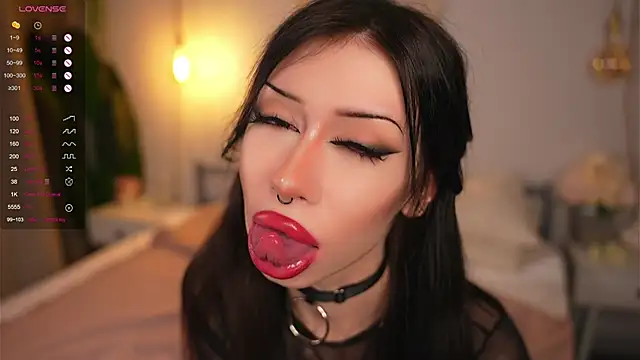 Snapshot of Devilsss_toy chatting on 11.08.25 Devilsss toy online show from 11.08.25