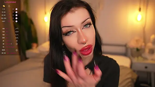 Snapshot of Devilsss_toy chatting on 11.09.25 Devilsss toy online show from 11.09.25