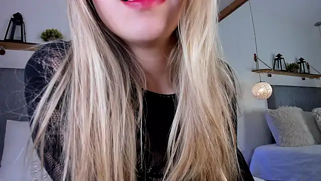 SaraWesst online show from 02.13.25