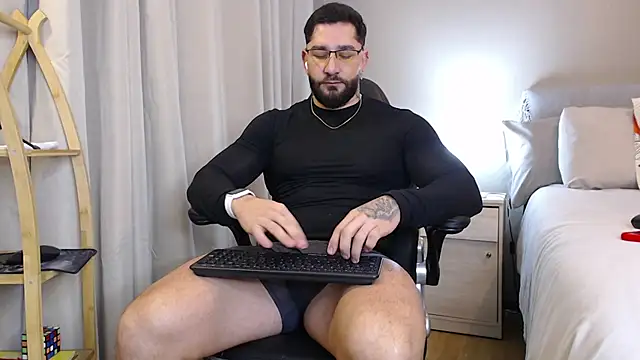 Snapshot of jonhklleyn chatting on 07.20.26 jonhklleyn online show from 07.20.26