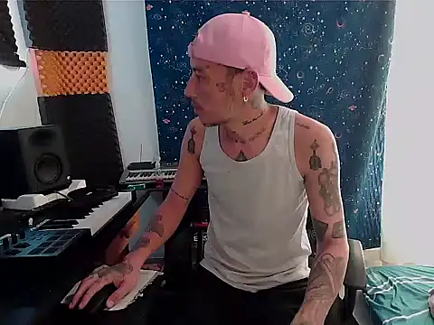 Snapshot of patrik_tattoo_ chatting on 01.10.25 patrik tattoo online show from 01.10.25