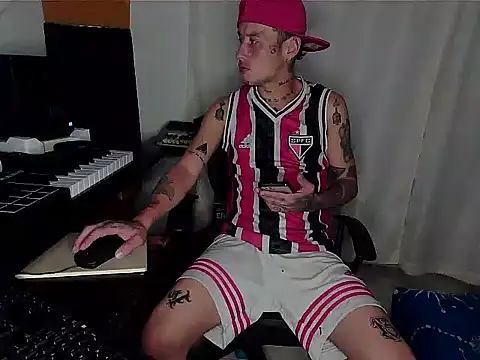 Snapshot of patrik_tattoo_ chatting on 01.24.25 patrik tattoo online show from 01.24.25