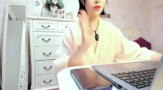 Snapshot of WJYD8 chatting on 12.14.24 WJYD8 online show from 12.14.24