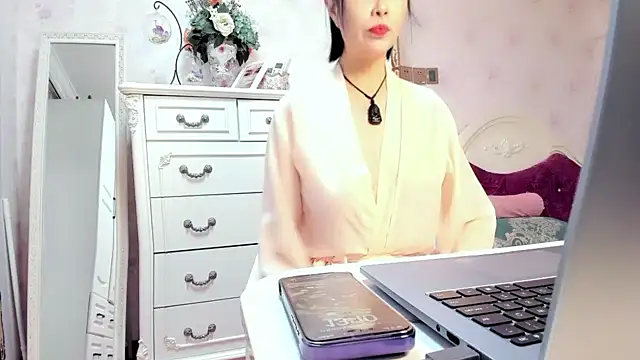 Snapshot of WJYD8 chatting on 12.15.24 WJYD8 online show from 12.15.24