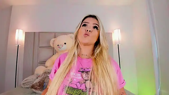 Snapshot of saraamiller_ chatting on 02.27.26 saraamiller online show from 02.27.26