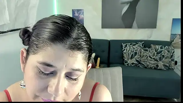 Snapshot of alinabozz1 chatting on 06.04.26 alinabozz1 online show from 06.04.26