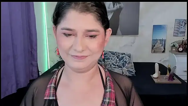 Snapshot of alinabozz1 chatting on 07.21.26 alinabozz1 online show from 07.21.26