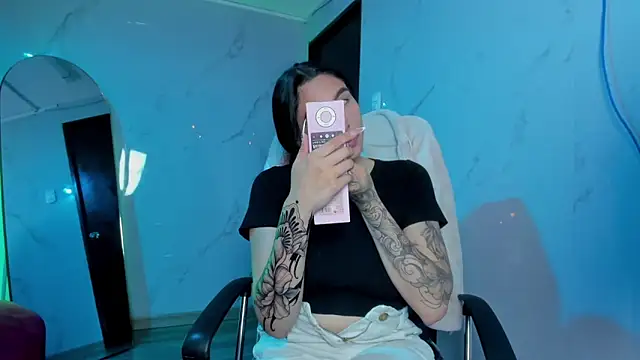 ChloeeTompson  online show from 10.02.25