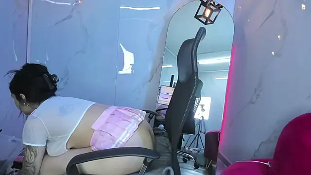 ChloeeTompson  online show from 11.09.25