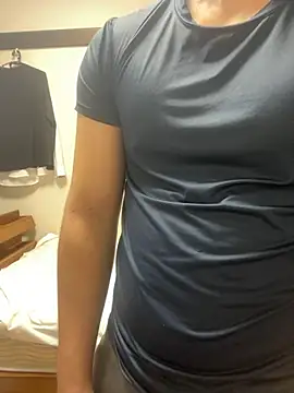 Snapshot of YU-KI00 chatting on 10.28.25 YU-KI00 online show from 10.28.25