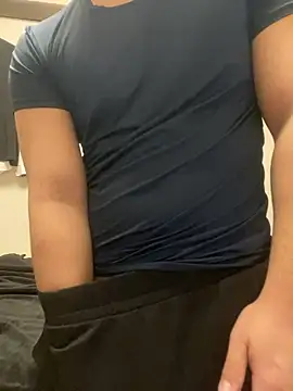 Snapshot of YU-KI00 chatting on 11.14.25 YU-KI00 online show from 11.14.25