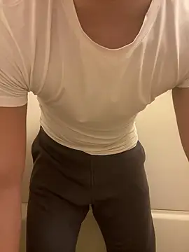 Snapshot of YU-KI00 chatting on 11.16.25 YU-KI00 online show from 11.16.25