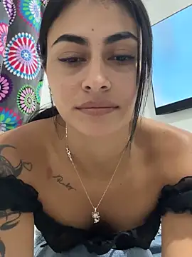 Snapshot of emilie_xx_ chatting on 10.06.25 emilie xx online show from 10.06.25