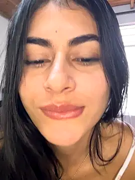 Snapshot of emilie_xx_ chatting on 10.07.25 emilie xx online show from 10.07.25