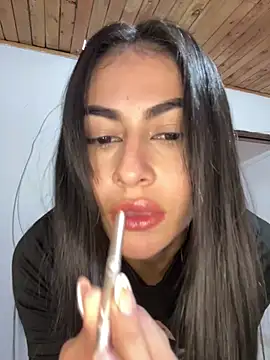 Snapshot of emilie_xx_ chatting on 10.12.25 emilie xx online show from 10.12.25