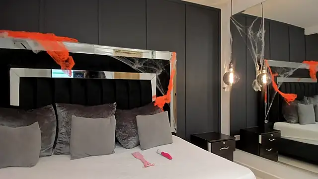 Snapshot of emilie_xx_ chatting on 10.27.25 emilie xx online show from 10.27.25