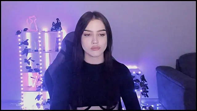 Snapshot of Melanie_N chatting on 12.11.24 Melanie N online show from 12.11.24