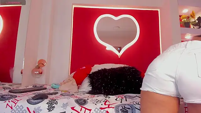 TabyJhonson online show from 11.11.25