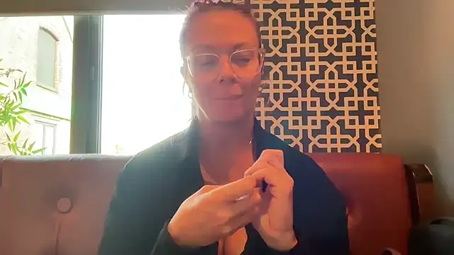 Snapshot of MelodyRoseUk chatting on 11.05.25 MelodyRoseUk online show from 11.05.25