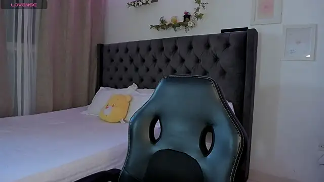 Amiirra  online show from 04.16.26