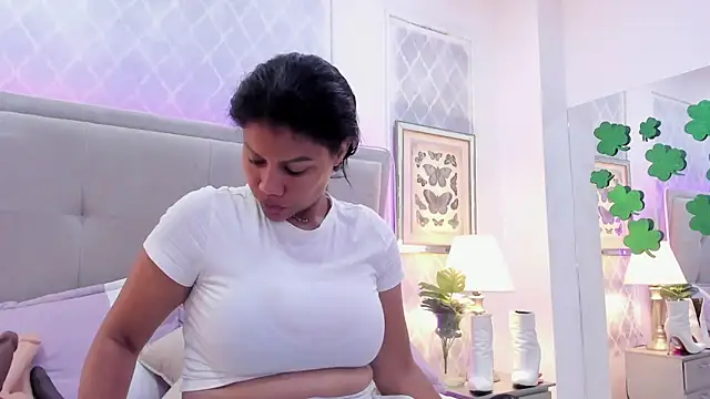 KarenGuzman  online show from 03.19.25