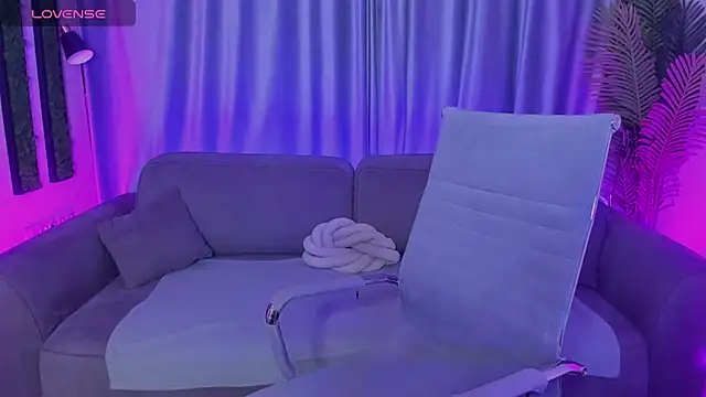 Eva Millss online show from 01.23.25