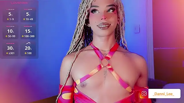 Snapshot of DanniLee_ chatting on 10.20.25 DanniLee online show from 10.20.25