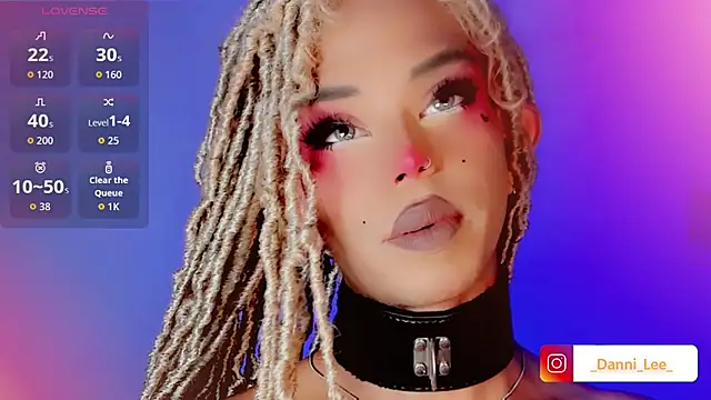 Snapshot of DanniLee_ chatting on 10.25.25 DanniLee online show from 10.25.25