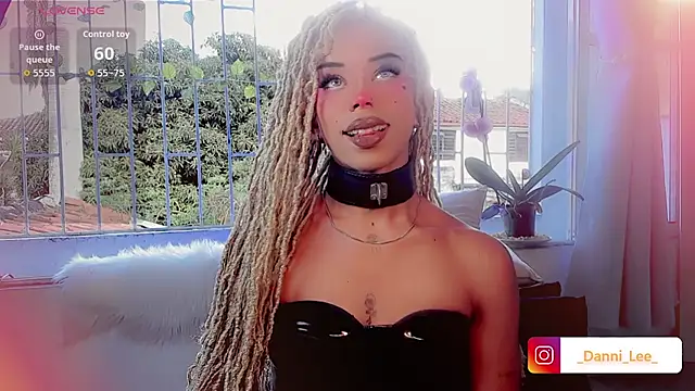 Snapshot of DanniLee_ chatting on 10.26.25 DanniLee online show from 10.26.25