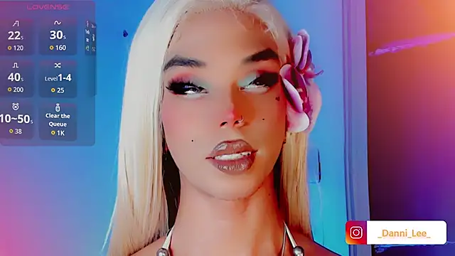 Snapshot of DanniLee_ chatting on 10.30.25 DanniLee online show from 10.30.25