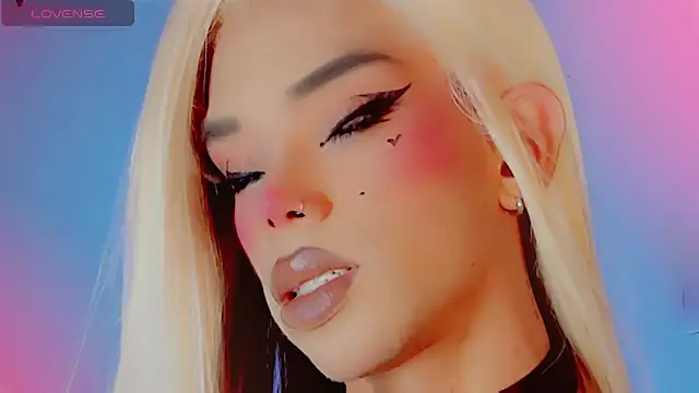 Snapshot of DanniLee_ chatting on 11.02.25 DanniLee online show from 11.02.25