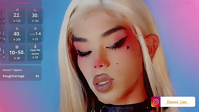 Snapshot of DanniLee_ chatting on 11.04.25 DanniLee online show from 11.04.25