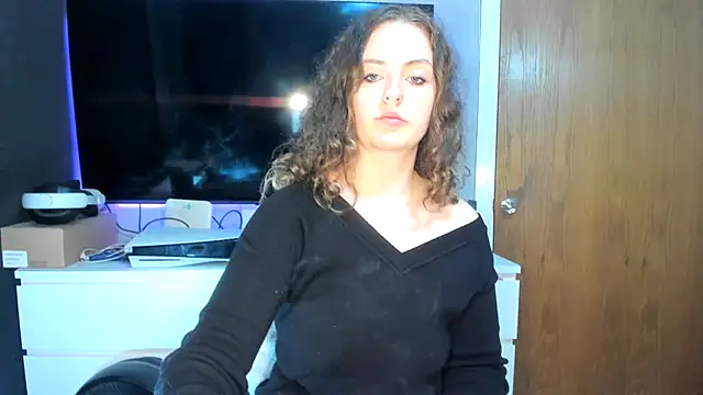 ENGLISHEMILY 69 online show from 12.12.24