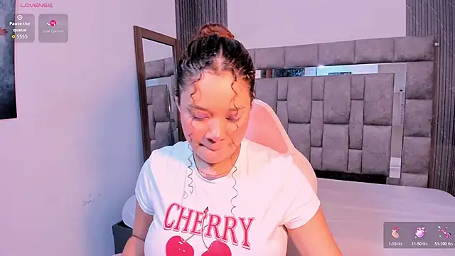 zulyjones online show from 10.11.25