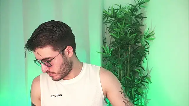 Tony Wylie online show from 04.10.26