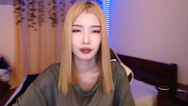 Snapshot of Velvetsky_1 chatting on 01.21.25 Velvetsky 1 online show from 01.21.25