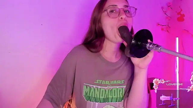 Snapshot of centaurigirl chatting on 09.30.25 centaurigirl online show from 09.30.25