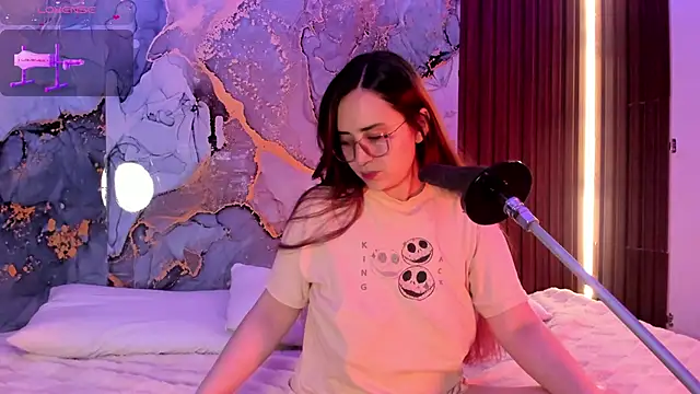 Snapshot of centaurigirl chatting on 10.08.25 centaurigirl online show from 10.08.25