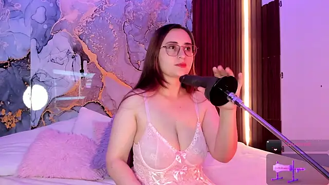 Snapshot of centaurigirl chatting on 10.21.25 centaurigirl online show from 10.21.25