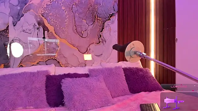 Snapshot of centaurigirl chatting on 11.07.25 centaurigirl online show from 11.07.25