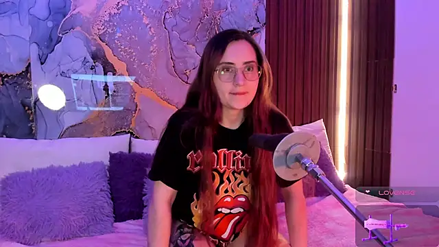 Snapshot of centaurigirl chatting on 11.09.25 centaurigirl online show from 11.09.25