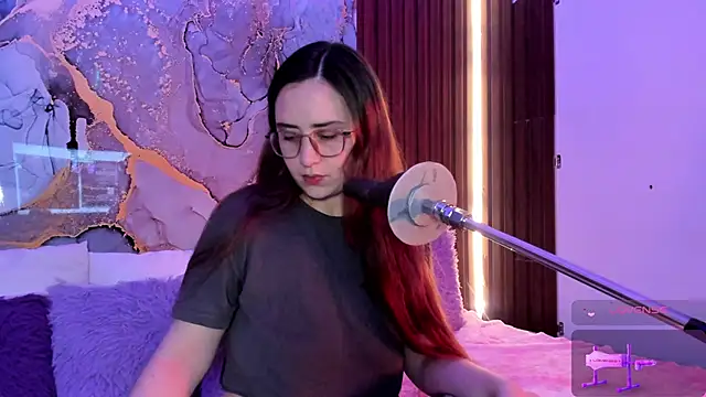 Snapshot of centaurigirl chatting on 11.09.25 centaurigirl online show from 11.09.25