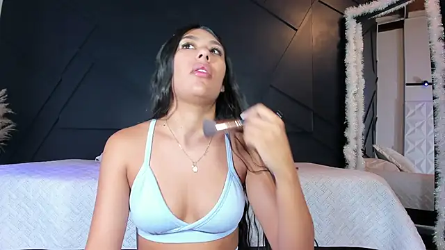 Emilyh  online show from 01.21.25