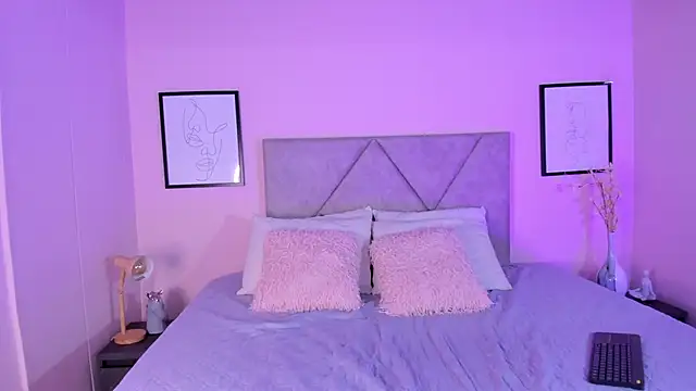 Emilyh  online show from 09.15.25