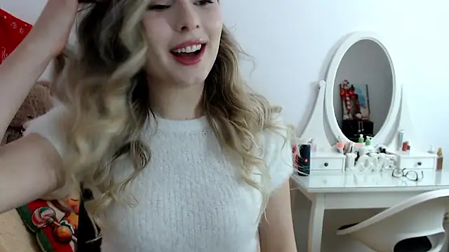 Snapshot of _sweettreat chatting on 12.23.24 sweettreat online show from 12.23.24